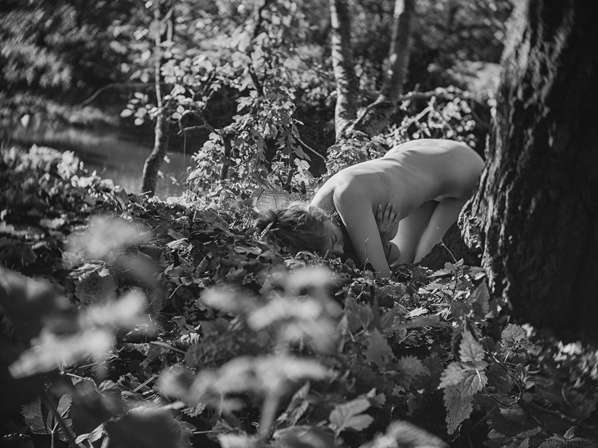 nude portrait girl Ungemuetlich Black&white