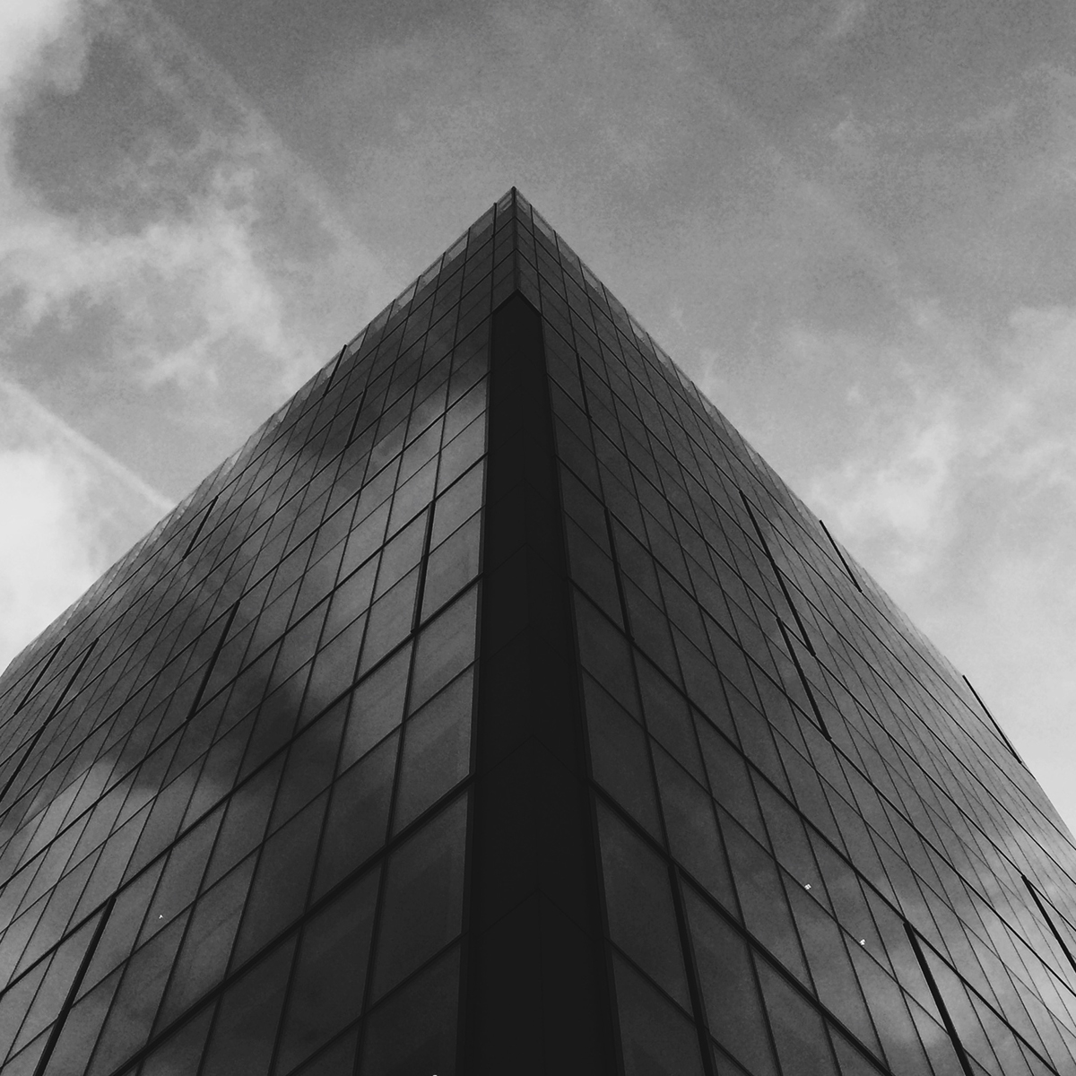 Perspective London UK buildings up SKY black and white b&w sarah brust