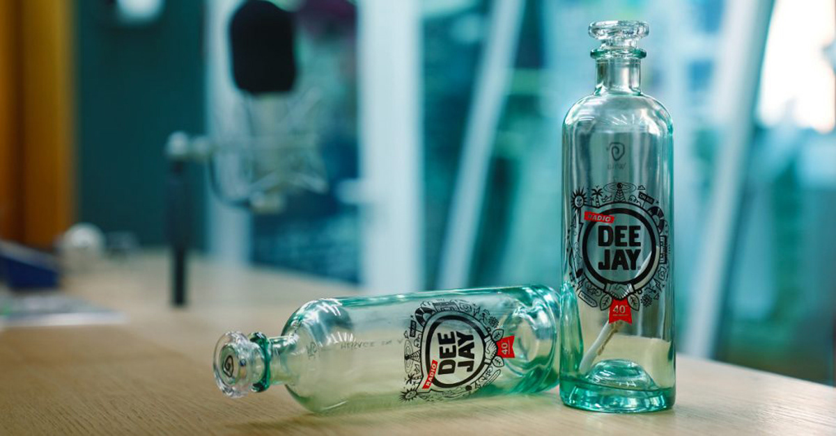 bottle glass design E COMMERCE illustrazione MADEINITALY product design  radiodeejay recycled glass robybrasca
