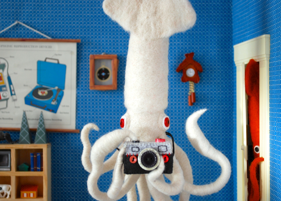 Squid selfie pictoplasma Show needlefelting felt sculpture art craft handmade Diorama