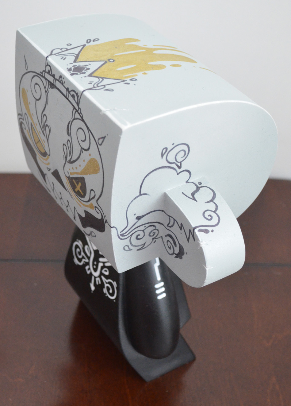 Madl toy DIY blank Custom commission vinyl resin paint markers design Kidrobot figure