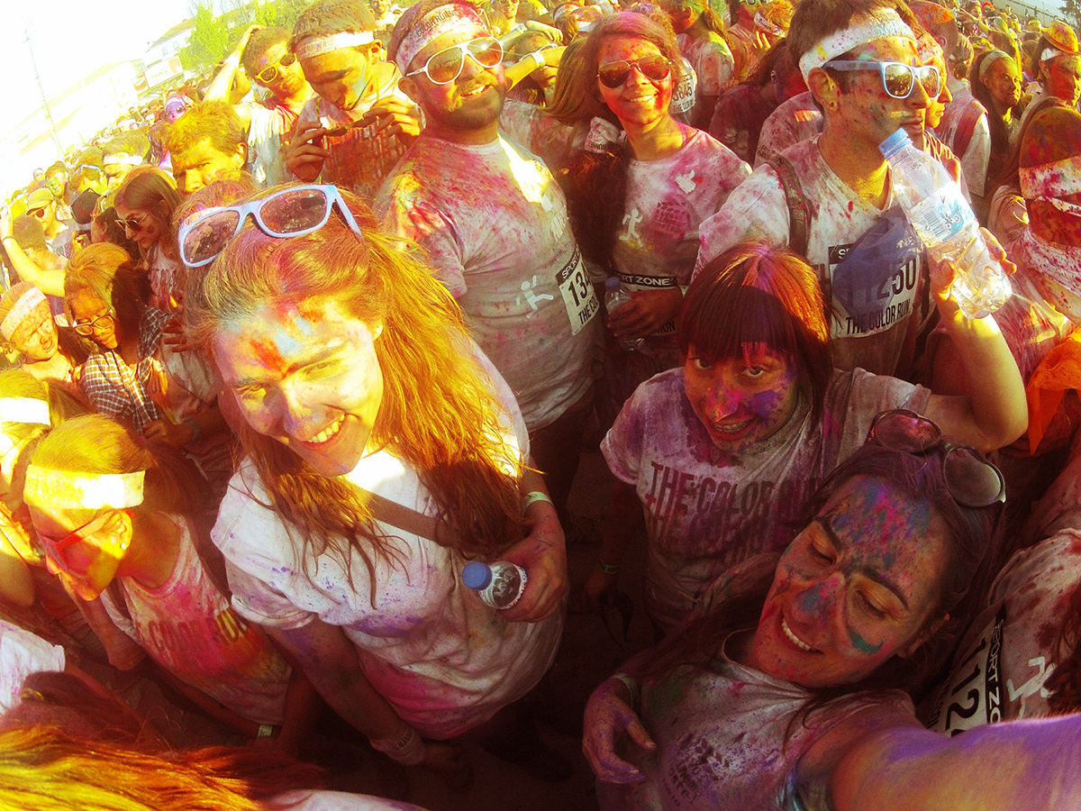 color Fun red yellow pink run festival friends