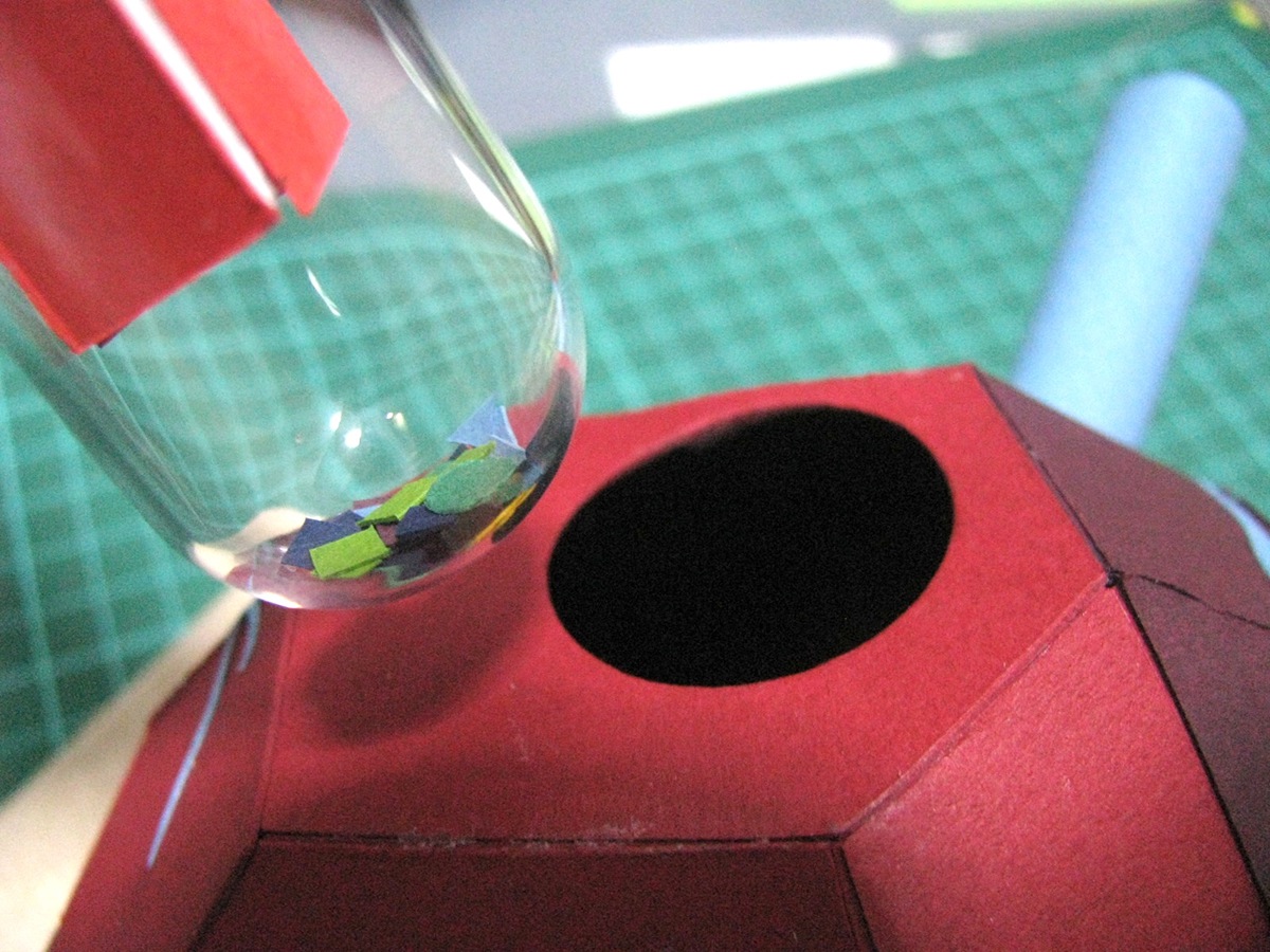 Science & Design Designer's Motto paper sculpture quotation memento heart Test Tubes petri dish