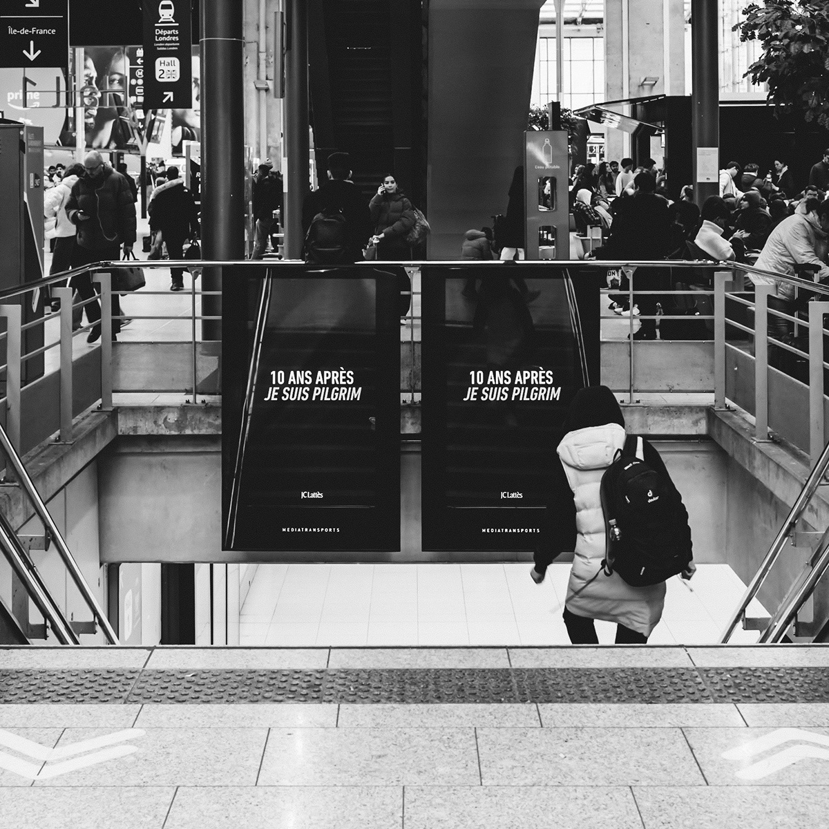 black and white street photography noir et blanc monochrome Paris france train station people life gare