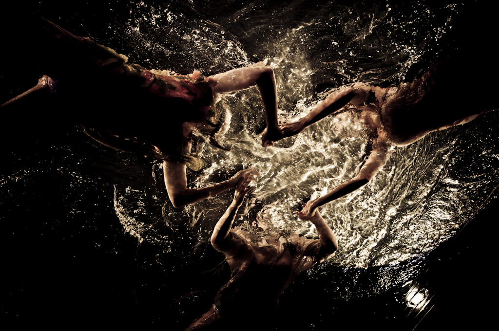 water h2o performance arts acrobat woman women female body shape nabil darwish ndproductions digital imaging photoblog