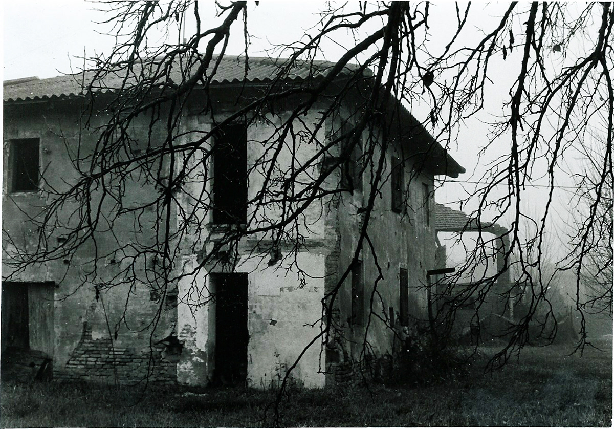 abandoned barn 35mm ILFORD Film   black and white dark vintage inspire spotting
