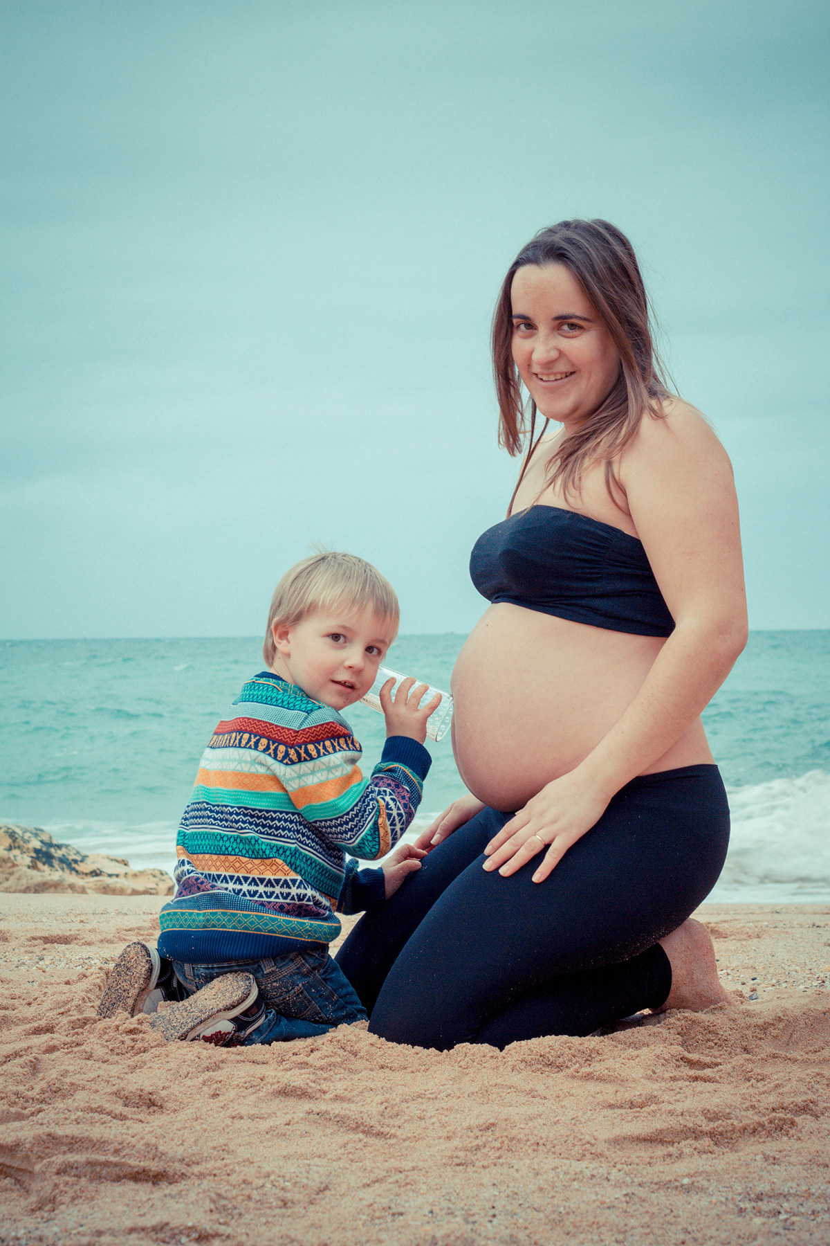pregnancy pregnant baby kids boy girl woman beach sand house bedroom happyness brothers mother surprise