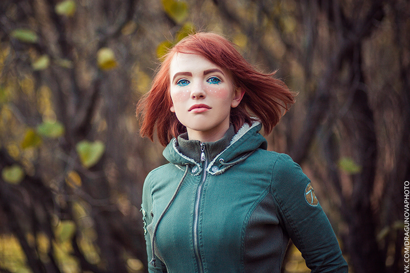 girl redhead freckles ВДНХ Moscow autumn green trees Make Up makeup