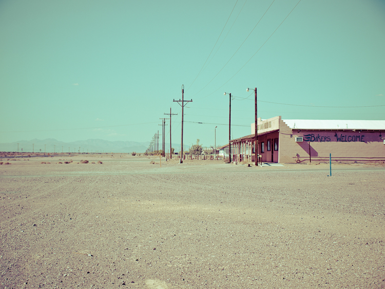 usa solitude loneliness desert decay walls emptiness