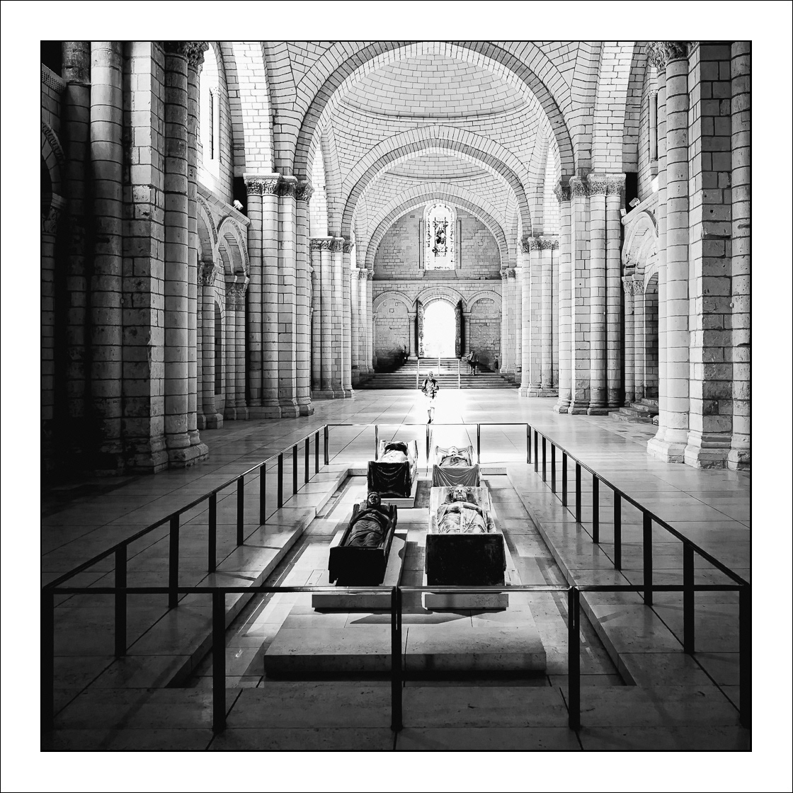 abbaye de fontevraud monochrome