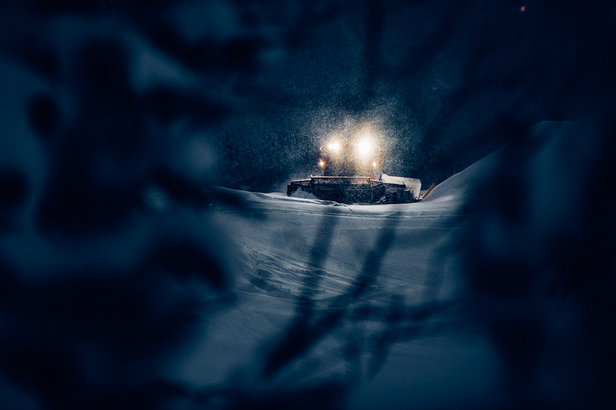Adobe Portfolio lightroom Canon winter snow groomers pistenbully night Photography  austria