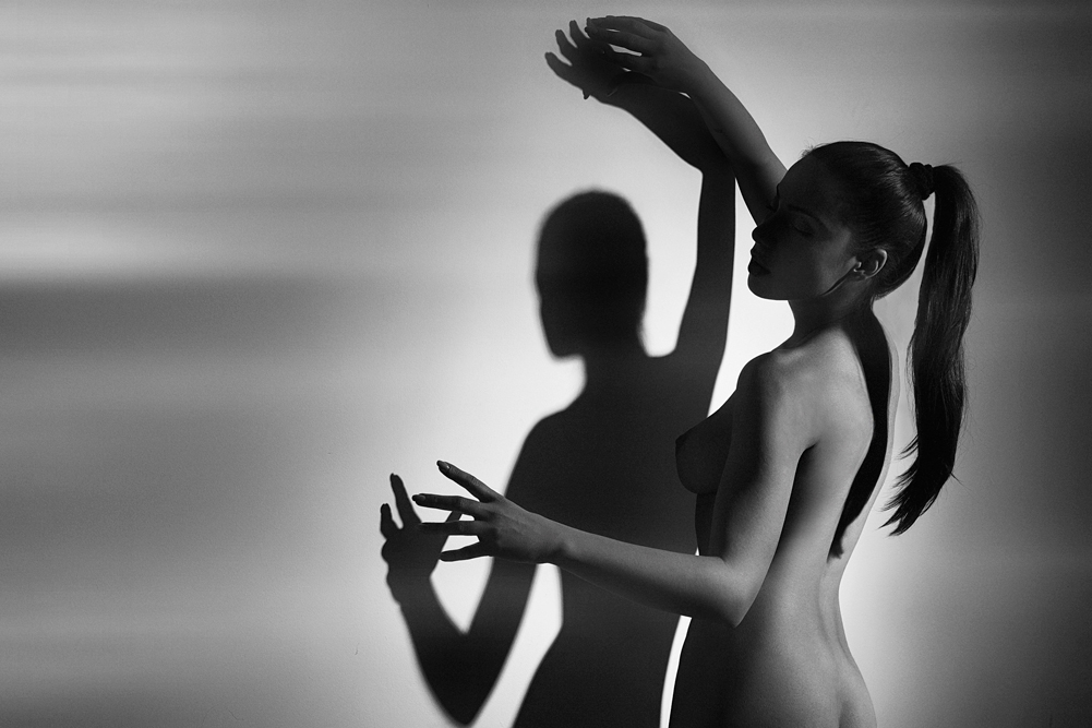 nude art act fine art woman shadow light wall Flash strobe black fuji X-T1