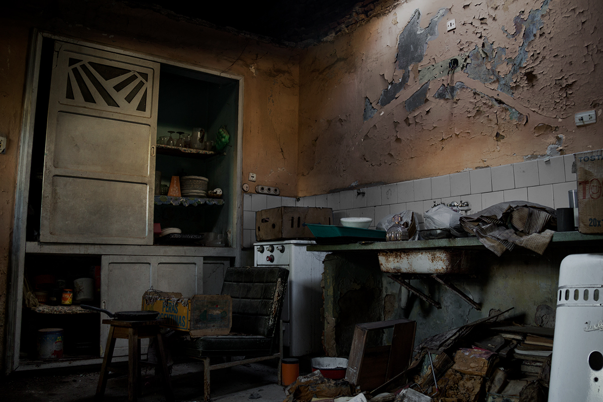 Adobe Portfolio Canon house decay surrender Abandonment ghost maison alone light