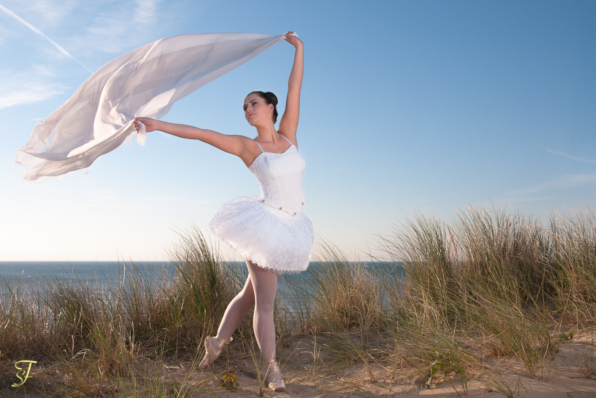 DANCE   wind ballerina ballet dunes