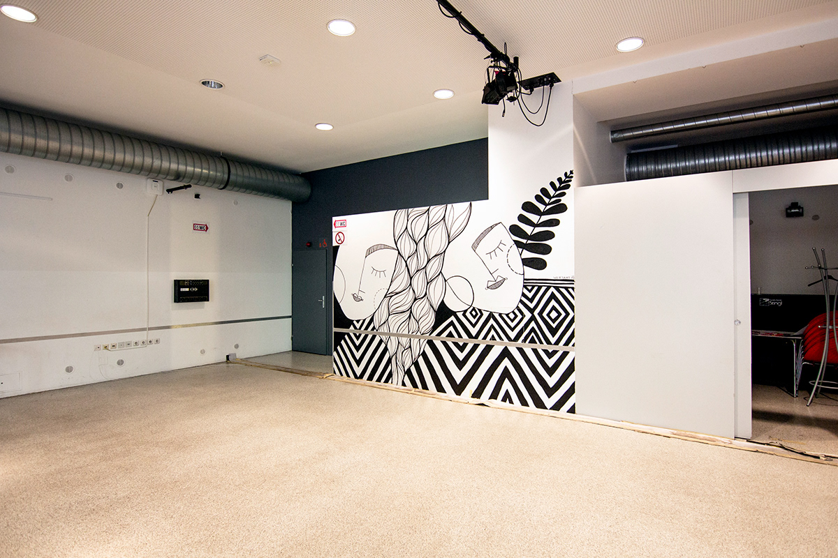 artwork blackandwhite feminist ILLUSTRATION  interior design  live drawing Mural visuals women