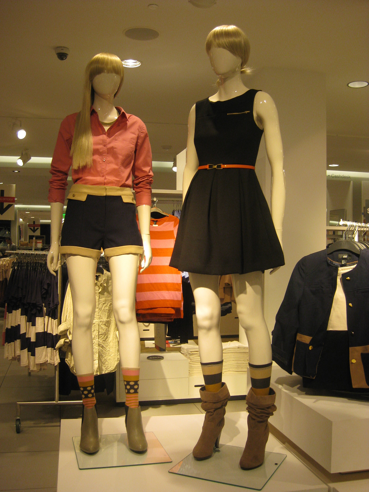 indoor styling  mannequins visual Retail