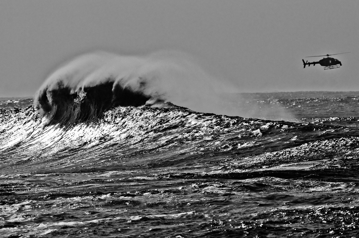 big waves  Surfing  HAWAII Eddie Aikau paddle surfing