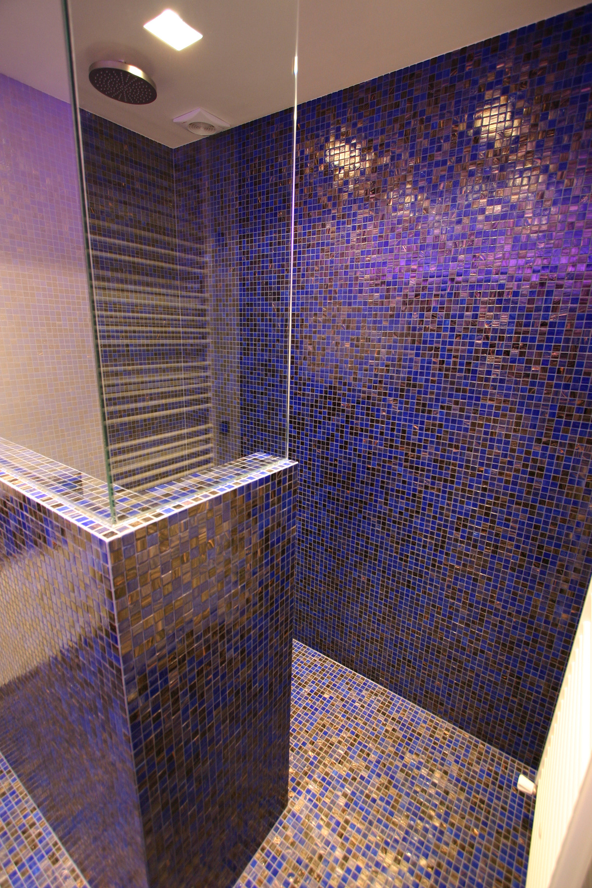bisazza gatto Elsa mozaiek mosaic bathroom badkamer design inloopdouche walkin shower
