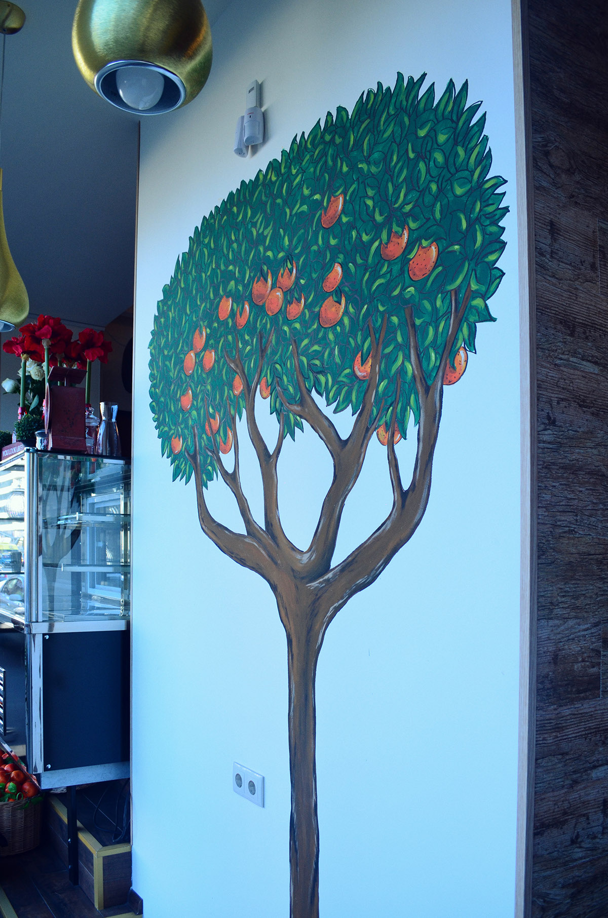 mandarini cafe wall wallpainting girl Tree  selfie hand iphone ink acrylic handmade