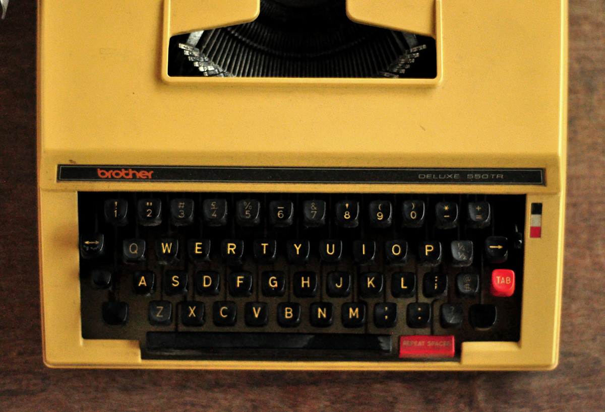 typewriter Brother typewriter Old gadget bangalore Jamshedpur Japanese gadgets Deluxe 550TR