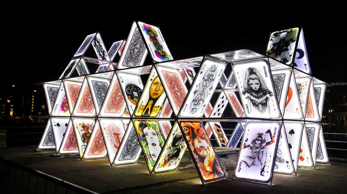 queen of hearts by Noumeda Carbone The Queen of spades Playing Cards illustration installation streeet art international artist amsterdam light festival 2015 oge group renowed illustrator Graphic Artist italian art