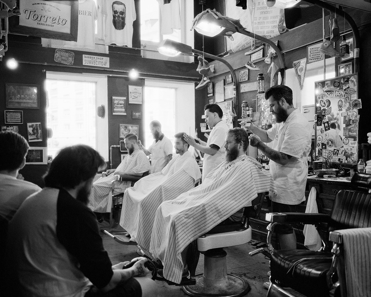 barbershop barber Photography  analogphotography   documentation Fotojournalismus 35mm mediumformat OnFilm FilmPhotography