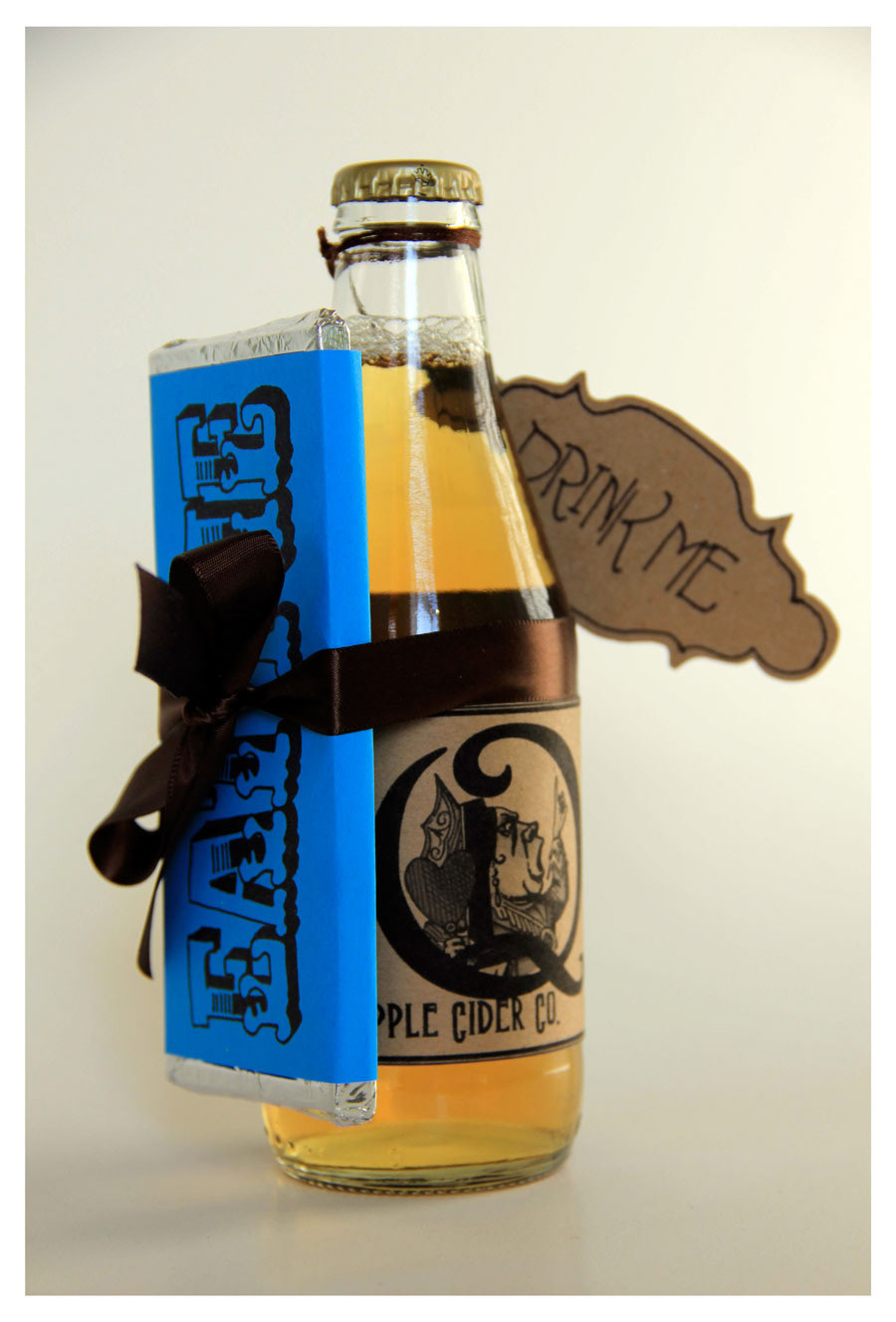 alice in wonderland bridal shower party favors party drink me eat me mad hatter tea party