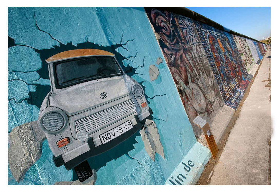 berlin wall berlinwall muro berlim muroberlim photo foto scale escala fotoescala photoscale graffiti artedigital #retrocar #carspotter #oldcars #vintage #travelphotography #classiccar #classic #cars #travel #carphotography #rust #carlovers #trabant