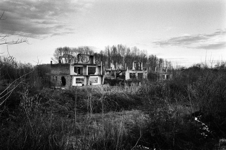 Bosnia Bosnie Bosna i Hercegovina Republika Srpska black and white noir et blanc argentique War guerre Landscape paysage reportage photo report