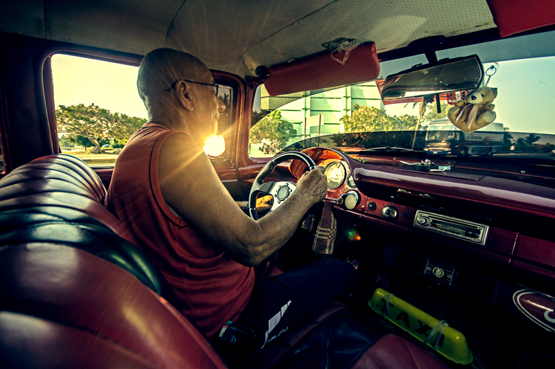 taxi  driver  Cuba  Varadero  chofer photo Fotografia documental Documentary  editorial