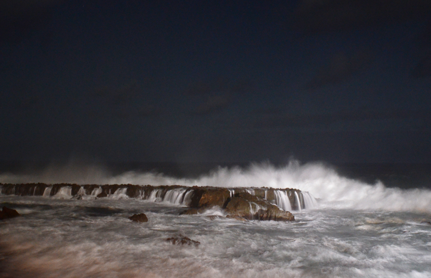 Ocean waves night light fotografie art Nature digital Vulcanic