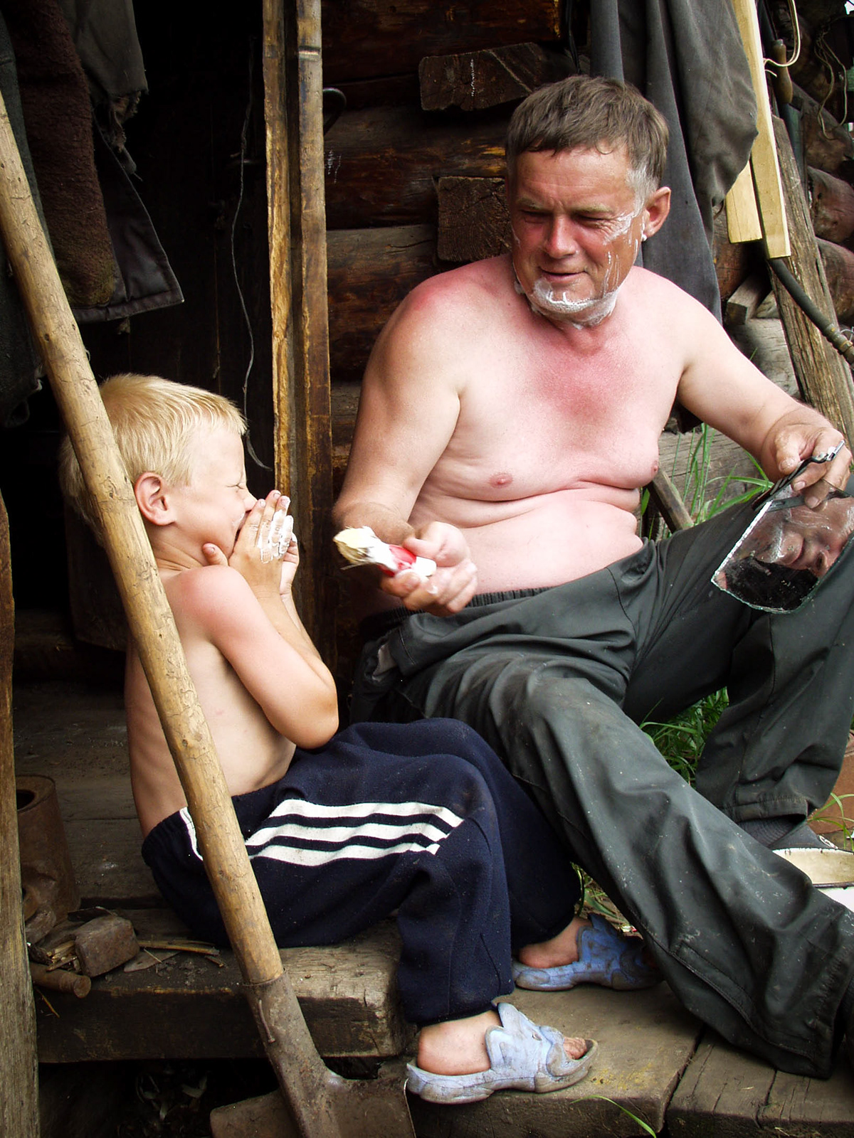 shaving Siberia Anosovo Ordinary everydayness photofilm succession serial