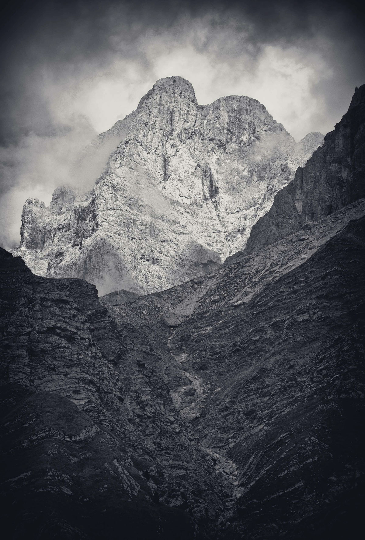 dolomites Dolomit Dolomieten dolomiten mountains mountain Italy rocks black White Nature