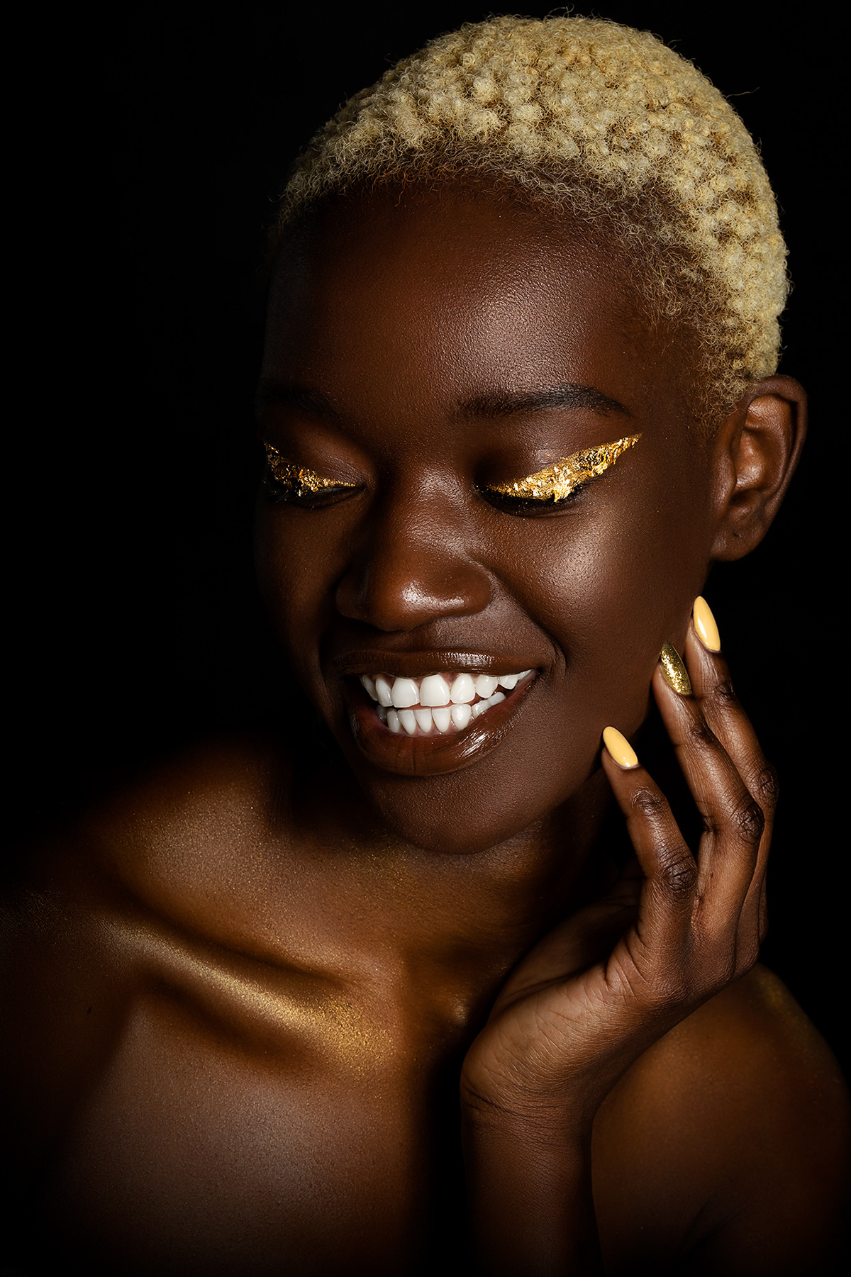 Beauty  Gold Makeup