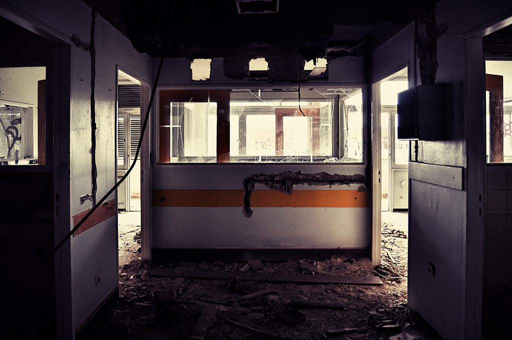 abandoned  Hospital   Berlin  HDR  polaroid  window  room
