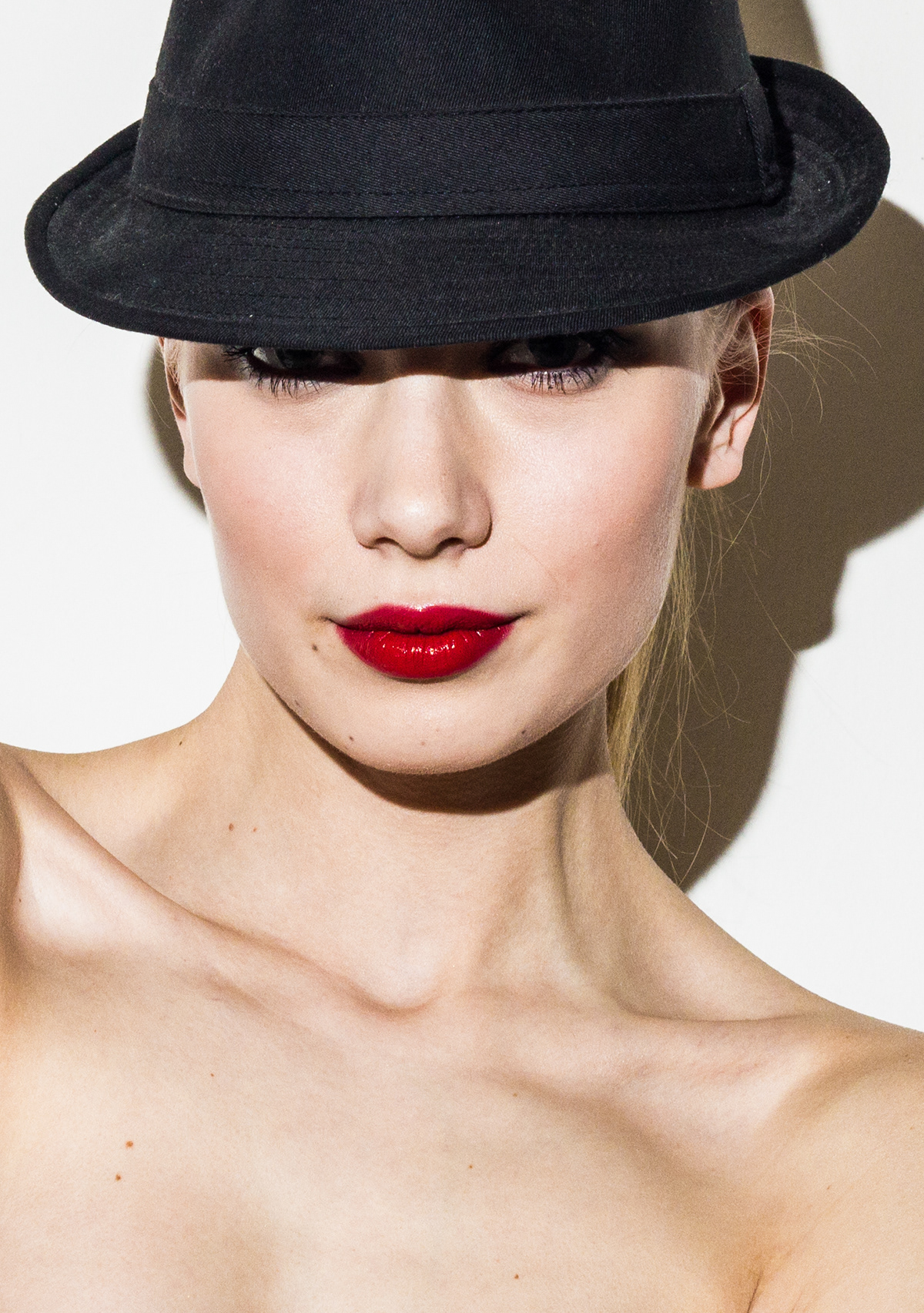 photo model blonde hat beauty