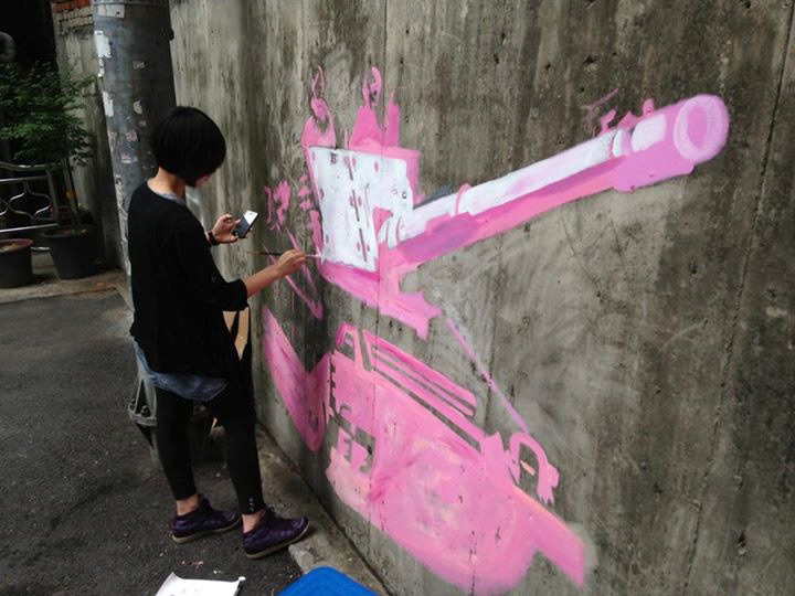 movie sunshine wall Mural sad eyes kildren pink Tank hazzi acrylic