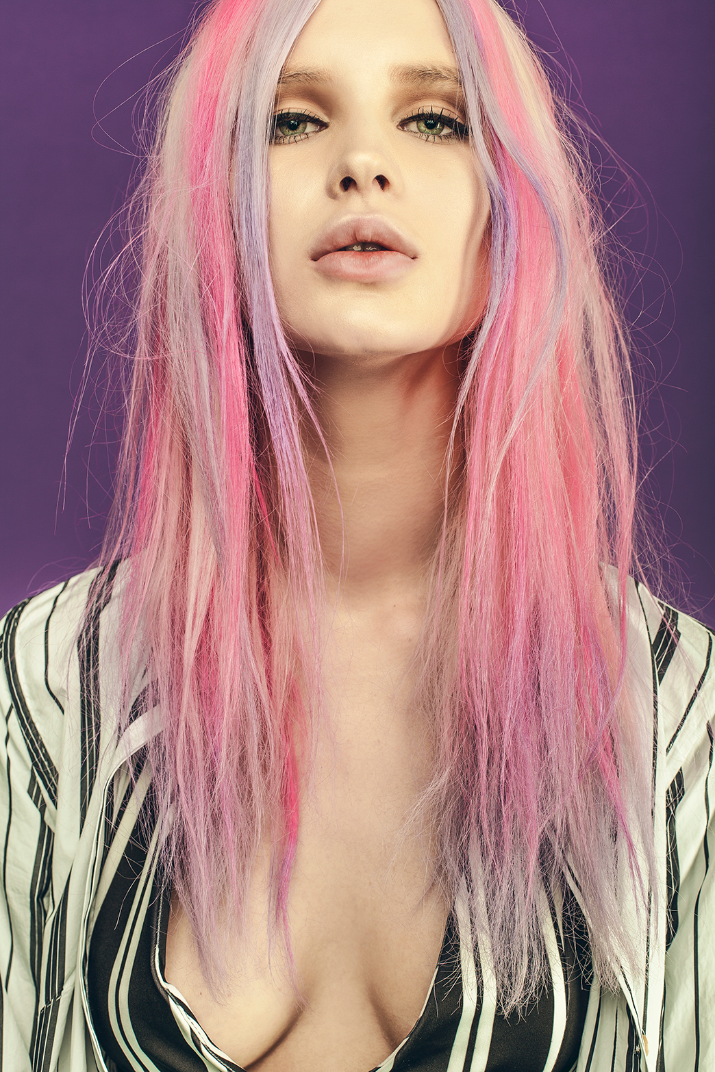 fasioneditorial Fashionphotographer haircolor pink colorblock styled model makeup makeupartist hairdresser