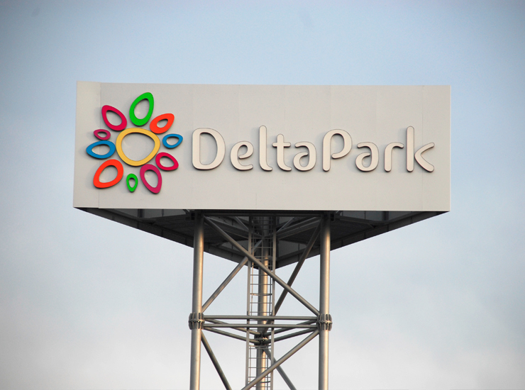 Signage shopping center deltacity deltapark