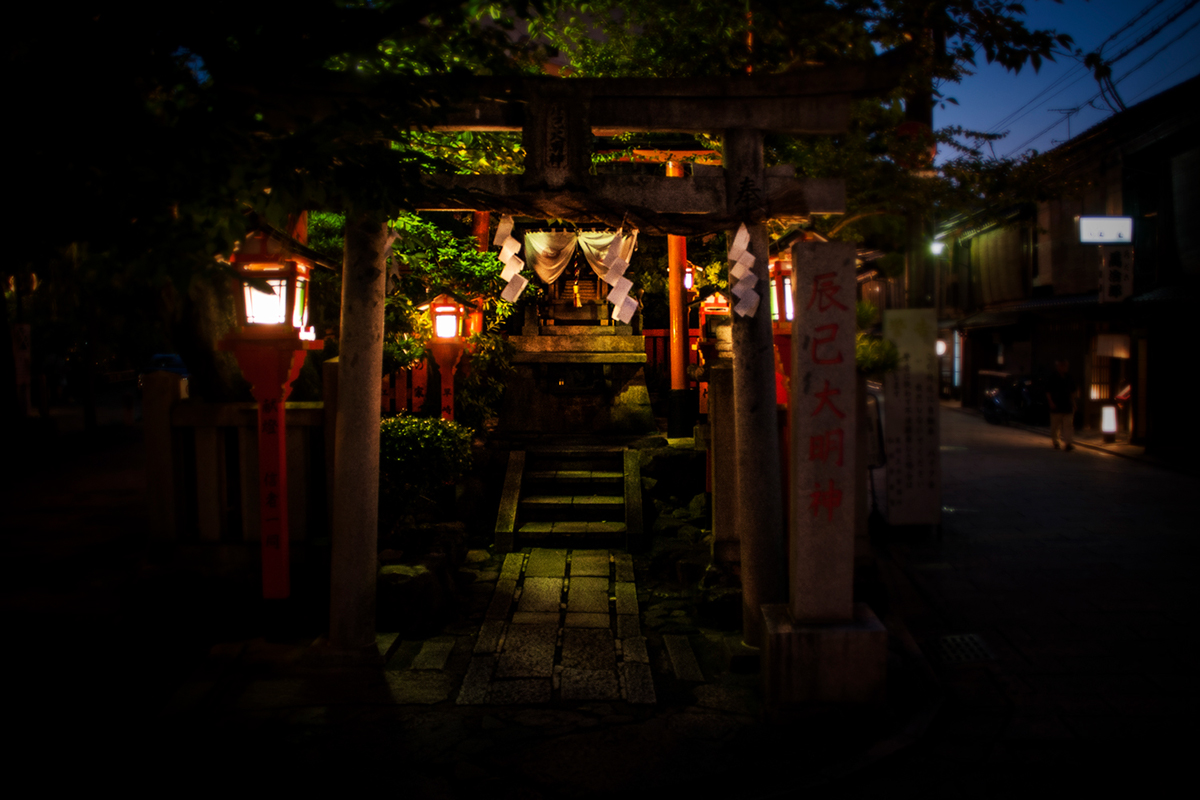 Shrine japanese shinto hokora worhip hokura kyoto osaka spiritualit