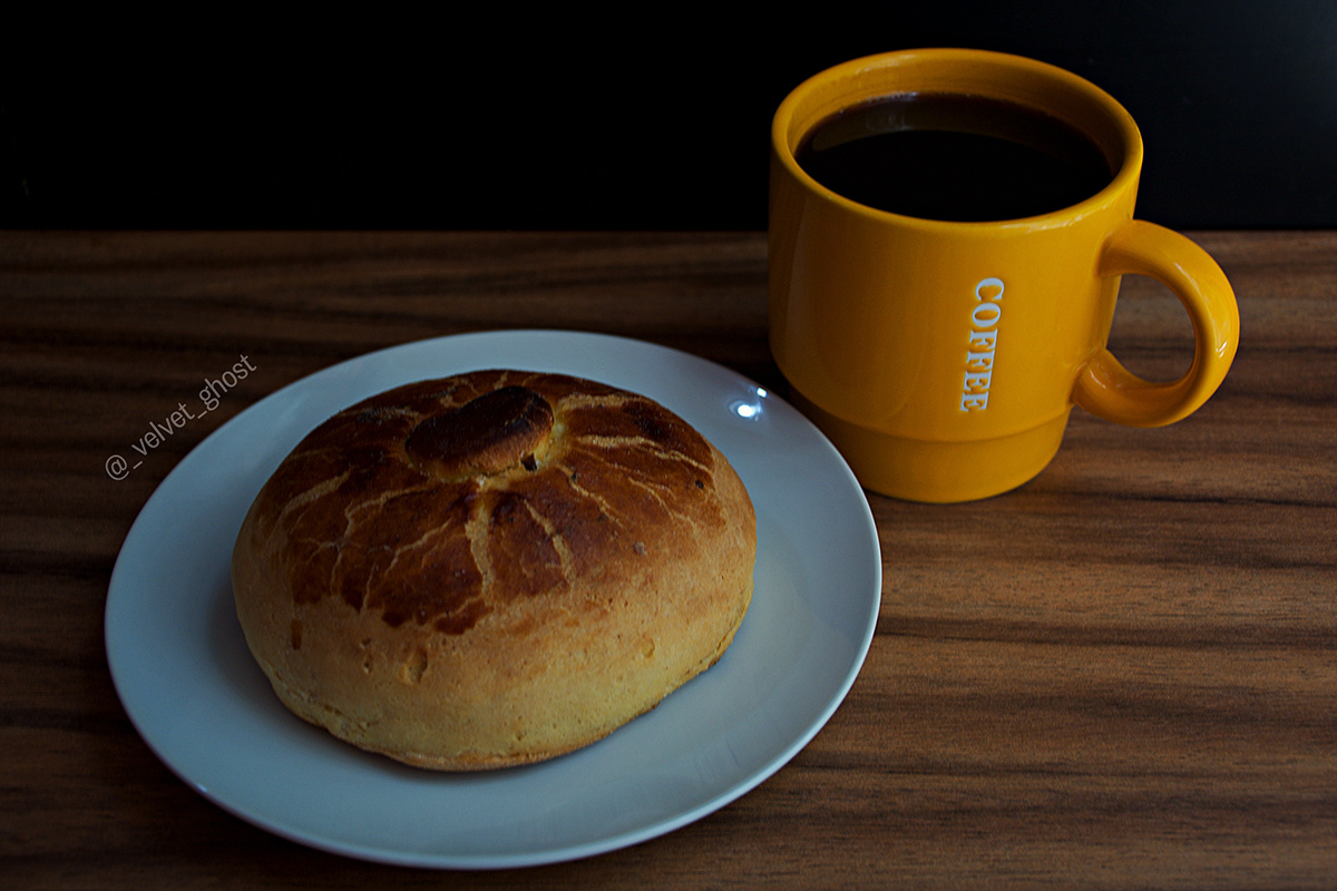 Café y pan.