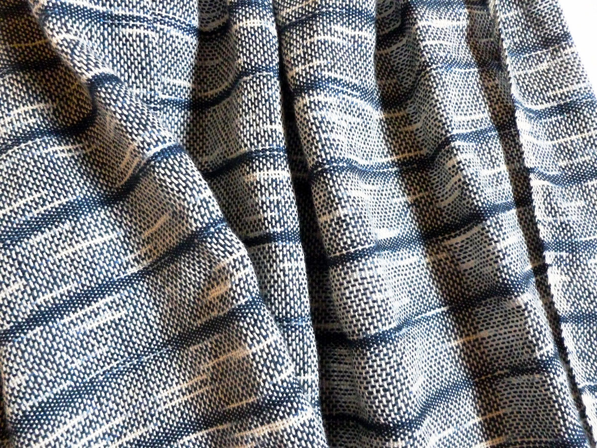 Hand weaving deying blue fabric