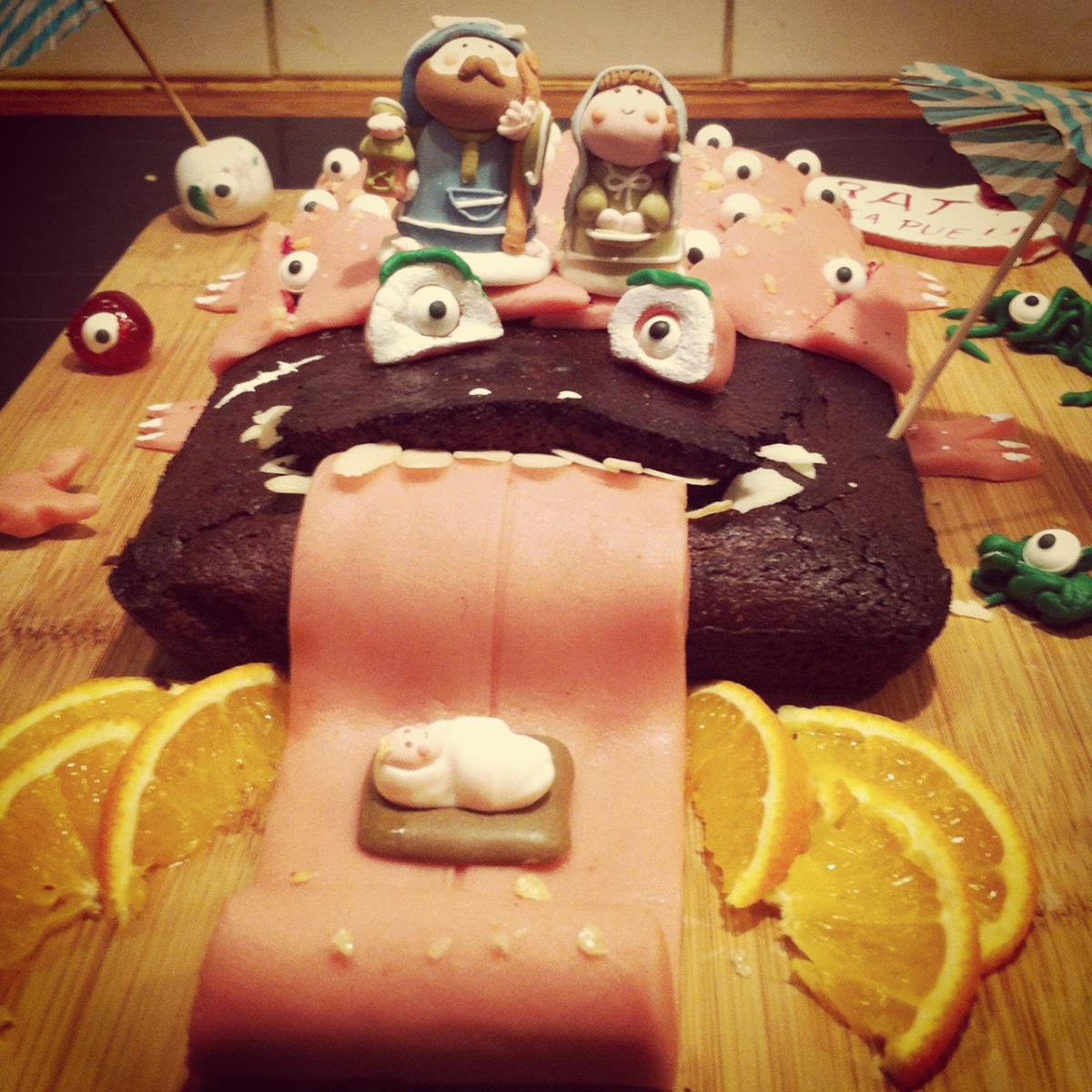 Adobe Portfolio cake  gâteau  monstre  monster eyes pâte d'amande Birthday Food  tong
