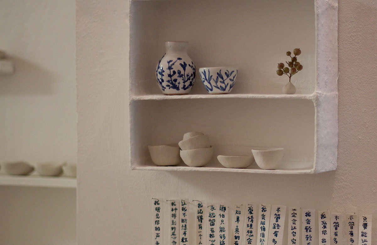 ceramics  bowls shelves domestic Miniature Pots chinese decorative