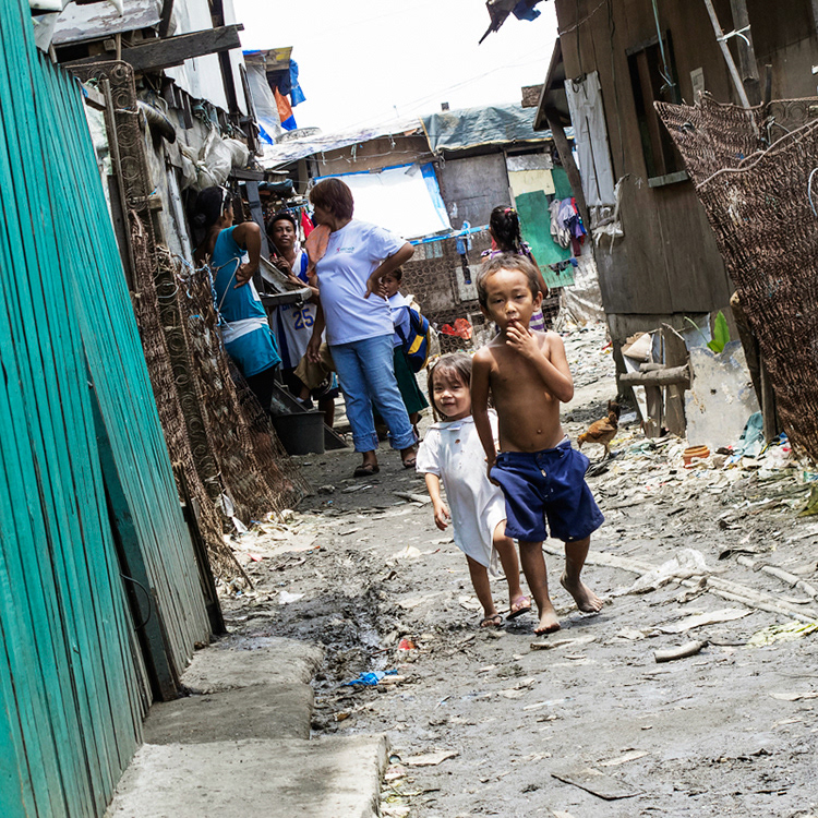 slums Poverty children Hungry philippines feed help Need