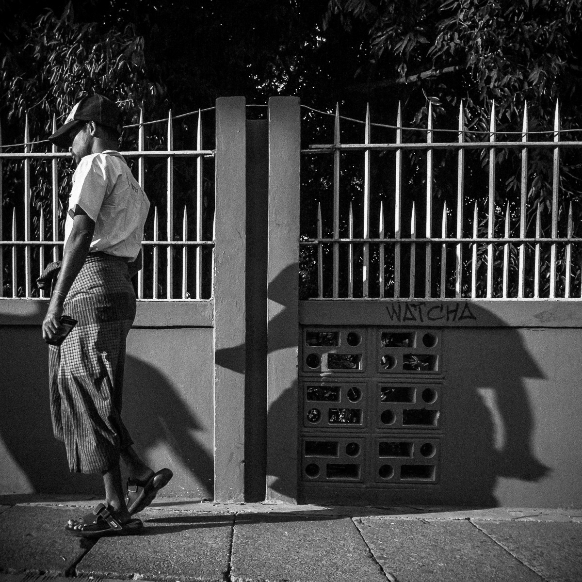 street photography  Photography GRD IV ricoh cmmaung   cmmaung.me   black & white b&w yangon myanmar