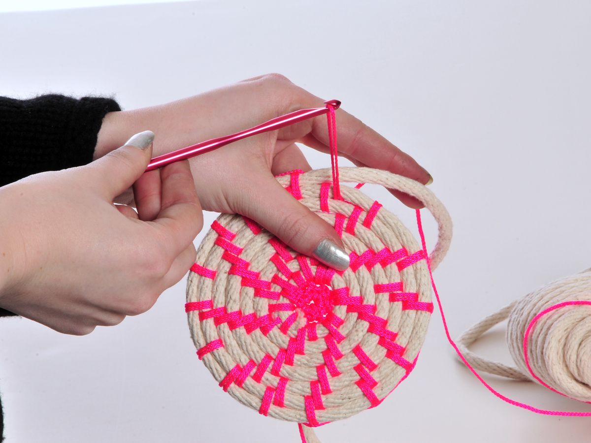 rope basket mason line clothesline cotton weave crochet knot neon craft DIY instructions