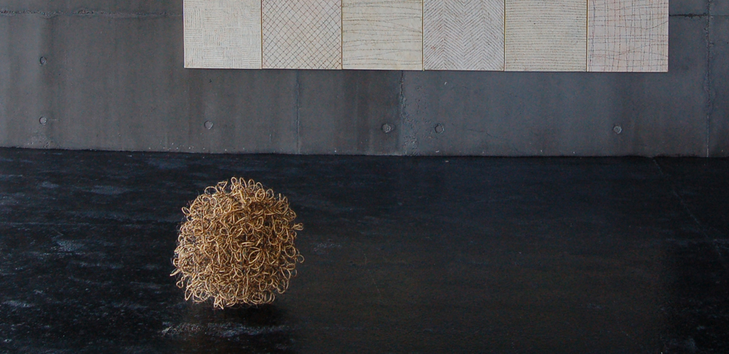structure metal iron filament balls boule Migraine installation Space  contemporary