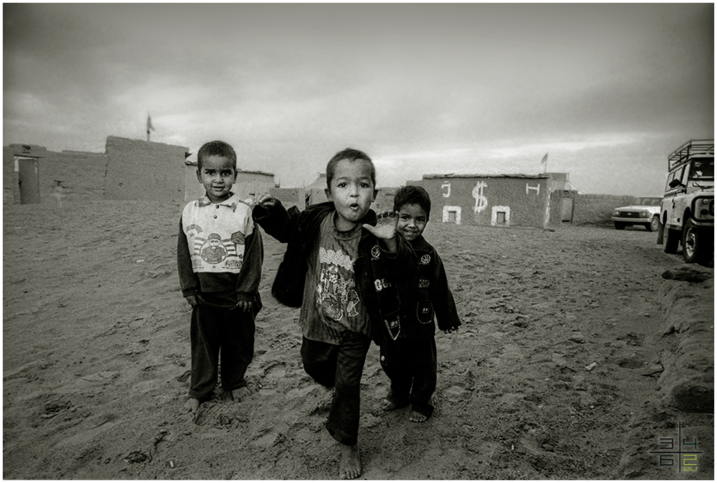 Saharawi  children  people   Africa  algeria  refugee black&whites kodak Nikon nikonscan Sahara desert