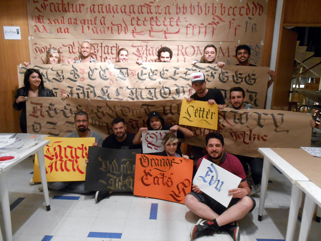 calligraphy workshop Cláaudio Gil teaching Students Fraktur